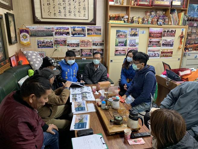 市议员李荣鸿31日邀集相关单位会勘并要求设置北堤东路自行车道。（李荣鸿服务处提供／陈淑娥台中传真）