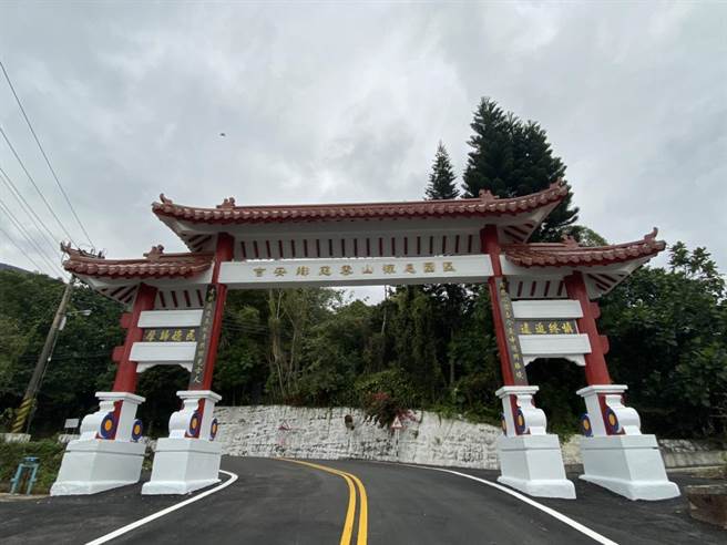 花莲吉安乡慈云山示范公墓与火化场荣获「109年度花莲县殡葬设施评鑑」优等示范公墓、优等火化场等双奖，期盼未来能持续助往者走完最后一哩路。（罗亦晽摄）