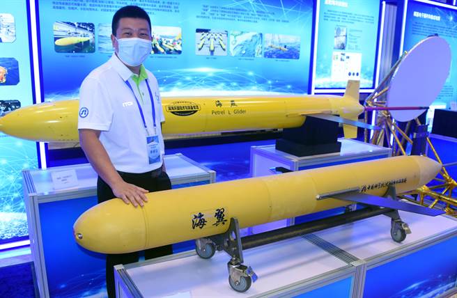 中国科学院渖阳自动化研究所8月23日在「2020年全国科技活动周暨北京科技周」启动式中，透过视讯连线，展示研制的「海翼」水下滑翔机。（中新社）