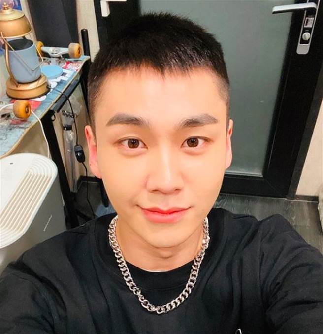 郑镒勋宣布退出BTOB。（图／翻摄自IG）

