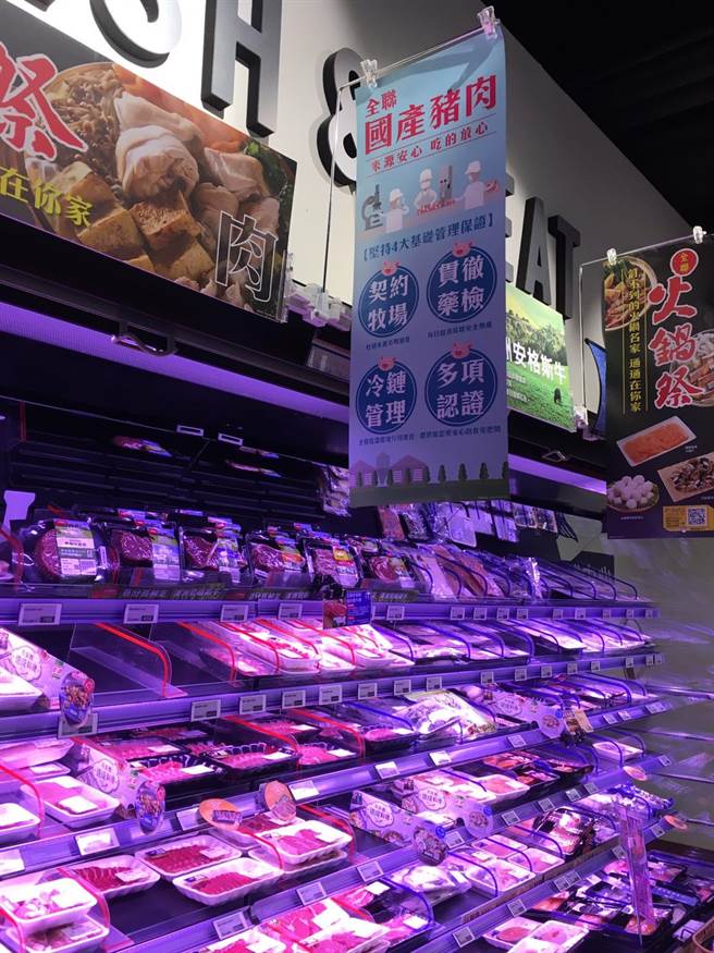全聯在台北市約有125間門市，在販售豬肉的冷藏櫃前都有POP標示「國產豬肉」讓消費者一目了然。（郭家崴攝）
