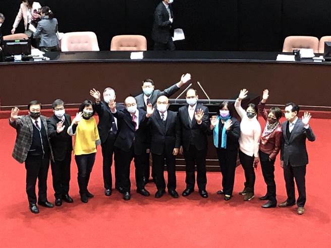 立法院第10届第2会期今天落幕，行政院长苏贞昌循例赴立法院致意。（赵婉淳摄）