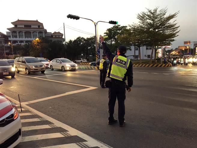 国道3号关庙交流道与台19甲线公路匝道路口上下班时间尤其连续假日必塞。（归仁警分局提供／曹婷婷台南传真）