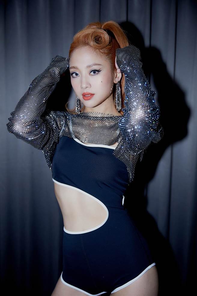 鬼鬼特地染橘髮迎接2021年。（avex taiwan提供）