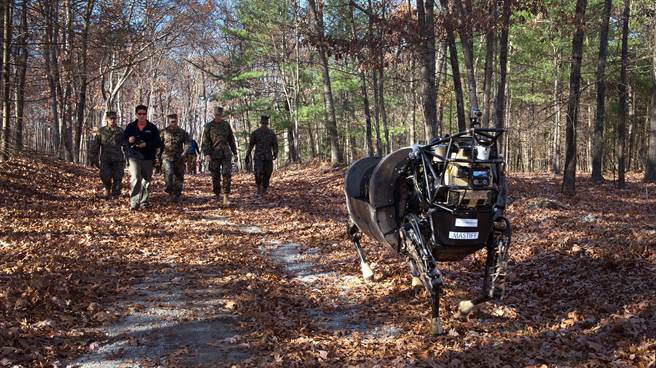 美陆军想要打造拥有真实肌肉组织的机器人，目前美陆战队的L3S机器人大概可比拟。(图/DVIDS)