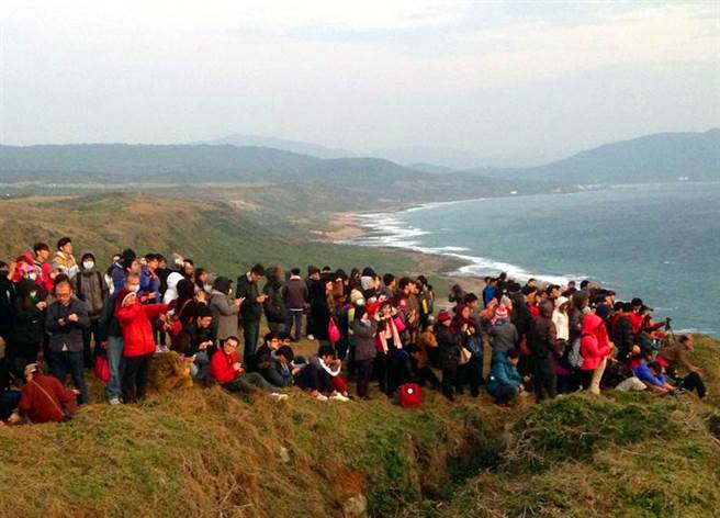 受疫情影响，元旦垦丁龙磐公园迎第一道曙光活动取消，不过垦丁元旦连假住房状况热度不减。（本报资料照）