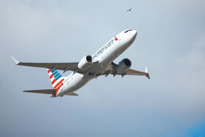 美國航空率先重啟波音737 MAX商業航班，為全美首例。圖／路透