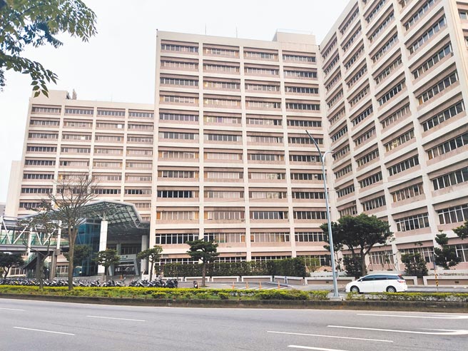 桃園市1對夫妻因是確診案771廣明女員工的接觸者，林口長庚為了防疫需求，無法對其執行無痛分娩，孩子出生也要隔離，引發夫妻不滿。（賴佑維攝）