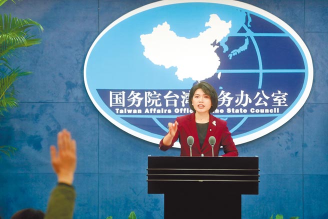 大陆国台办发言人朱凤莲30日表示，明年对台工作将继续坚持「一个中国」原则和「九二共识」，坚决反对台独，积极推动两岸关系和平发展，共推「统一进程」。（中新社）