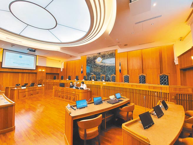 12年前担任屏东县牡丹乡长的林杰西，收厂商50万贿款后，让厂商藉机超挖大梅溪河道及岸旁的砂石，最高法院判囚7年6月定谳。(本报资料照片)