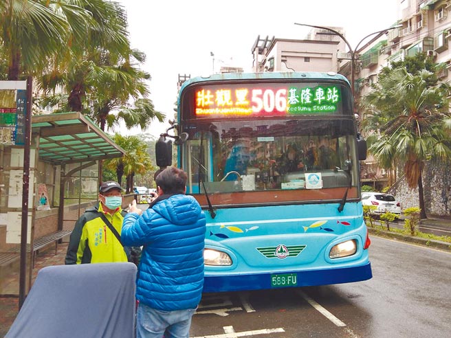 基隆市交通处增设506路线公车，起站设在壮观松竹梅社区，30日开始试营运6个月。（读者提供／陈彩玲基隆传真）
