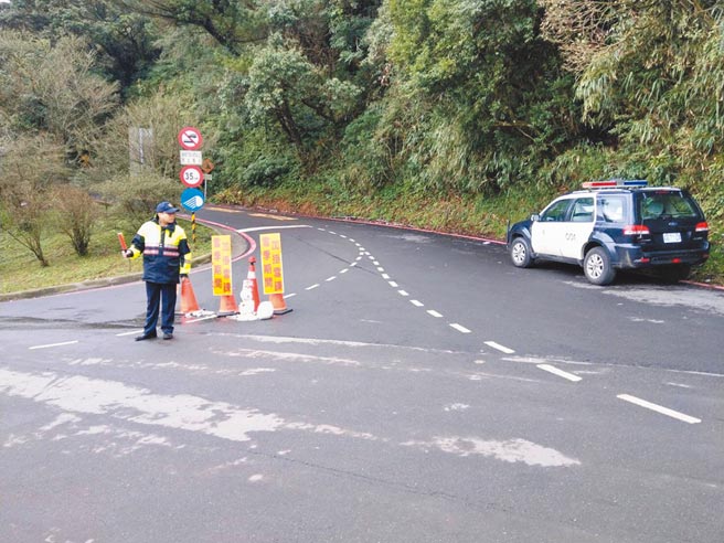 警方强调，如阳明山地区下雪，将实施3阶段交管，民眾要从仰德大道进入阳明山区，需凭「仰德大道通行证」，才能通行。（北市交大提供／吴康玮台北传真）