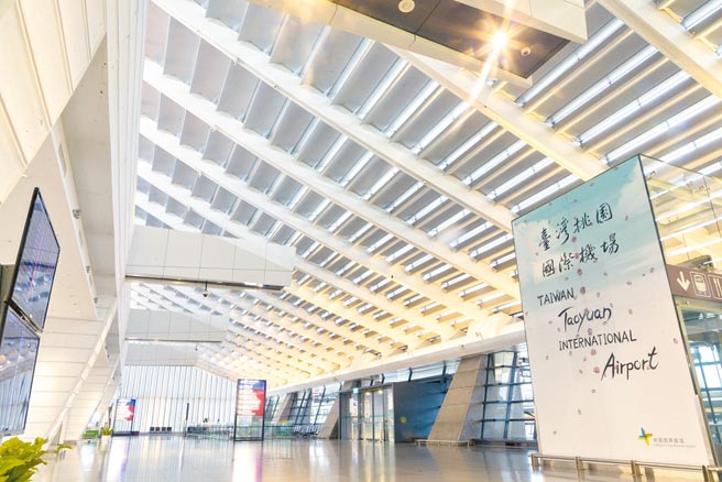 桃园机场2020年受新冠肺炎疫情影响，旅客人数雪崩式下滑。（本报资料照片）