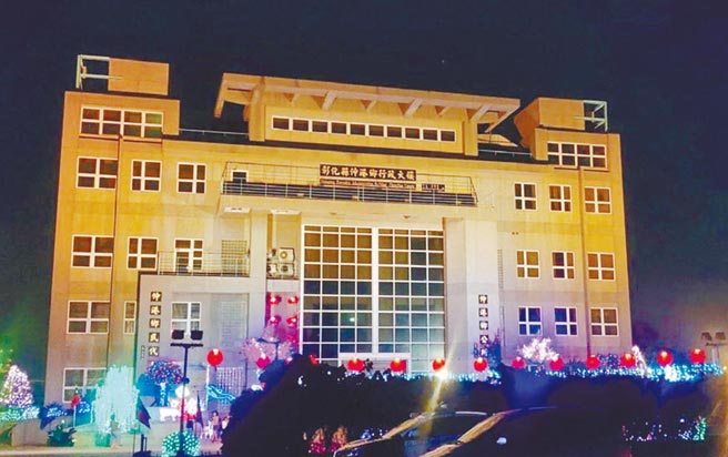 彰化县政府办理2020年县辖26个乡镇市公所财政收支考核，伸港乡公所摘下第一名，叫去年第22名进步最大。（伸港镇公所提供／吴敏菁彰化传真）