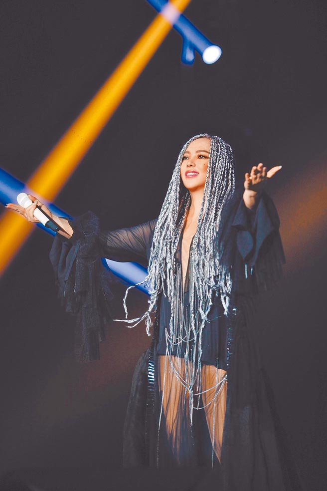 阿妹回台东开唱压力不小，想把每个细节做到最好。（资料照片）