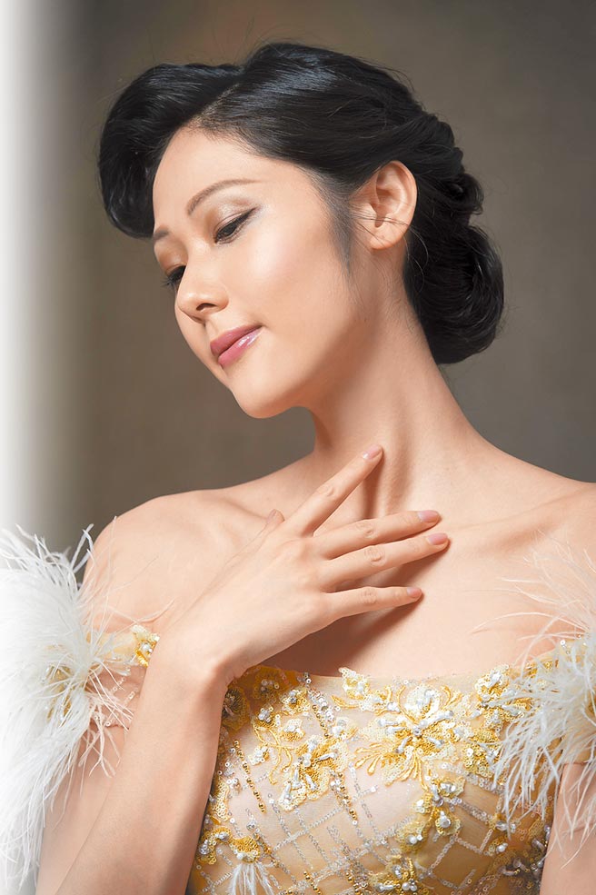 Sisley美妆演绎金灿优雅精灵妆容。（Sisley提供）