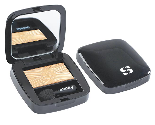 Sisley植物光感保养眼影#10丝缎嫩米1.5g，1500元。（Sisley提供）