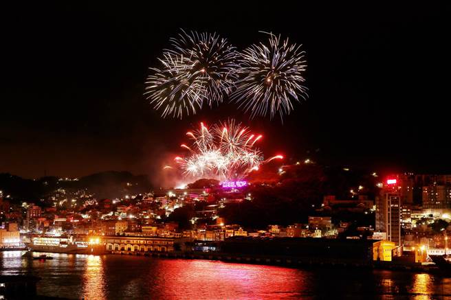 基隆今年烟火长达420秒，是史上最长的一次。（基隆市政府提供／陈彩玲基隆传真）