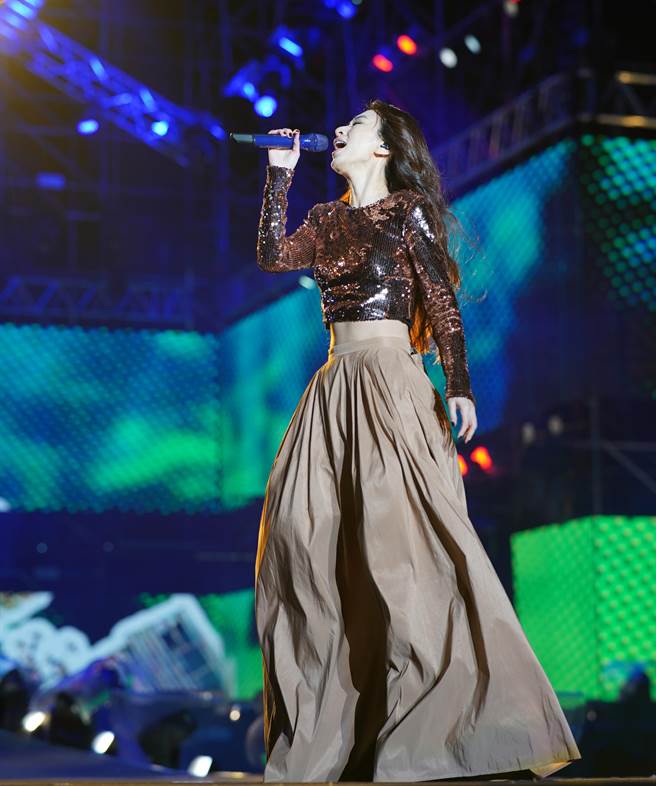 华语乐坛天后田馥甄仙气飘飘降临台中舞台。（台中市政府提供）