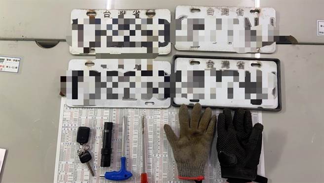 大甲警方逮獲竊盜通緝犯並查扣犯案工具。（大甲警分局提供／陳淑娥台中傳真）