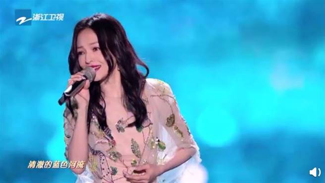 张韶涵在跨年晚会上的表现疑似失常。（图/翻摄自微博）