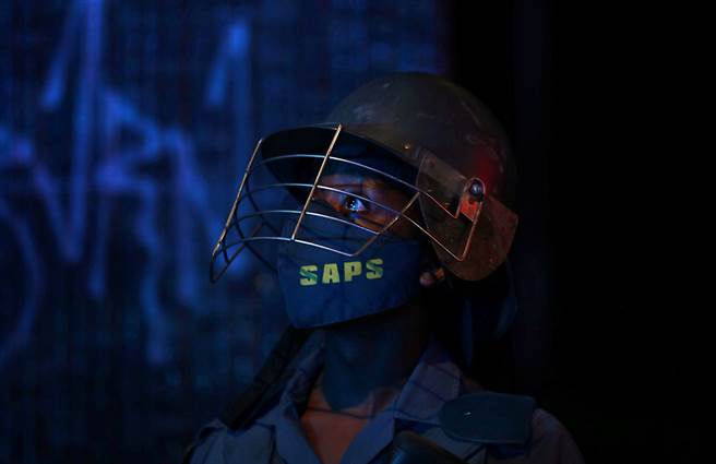 南非是非洲疫情最嚴重國家，至今超過100萬人染疫，2萬6000人病故。(圖/路透)
