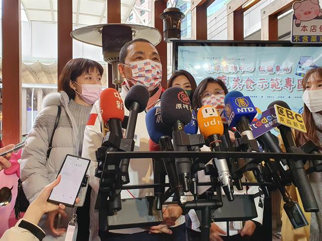 新北市长侯友宜重申，原有的食安自治条例和中央没有抵触，是修改部分中央有疑虑。（叶书宏摄）