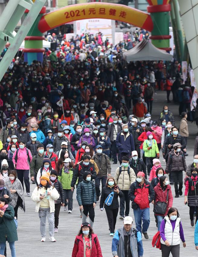 2021元旦健走行經圓山公園、美術公園、新生公園，再從林安泰古厝進入大佳河濱公園，回程則沿基隆河左岸回到會場，全程約7公里。（大會提供）