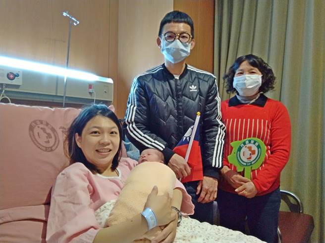 抢头香为自然产的女娃，健康可爱。（茂盛医院提供／张妍溱台中传真）