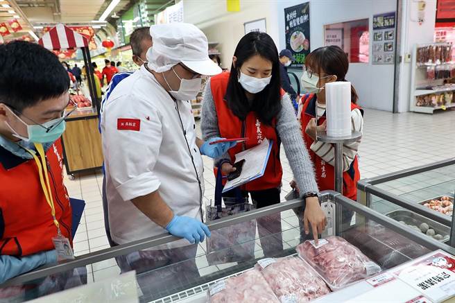 今天元旦是開放萊克多巴胺豬肉進口的第一天，嘉義市衛生局即展開稽查抽驗行動。（嘉義市政府提供∕呂妍庭嘉義傳真）