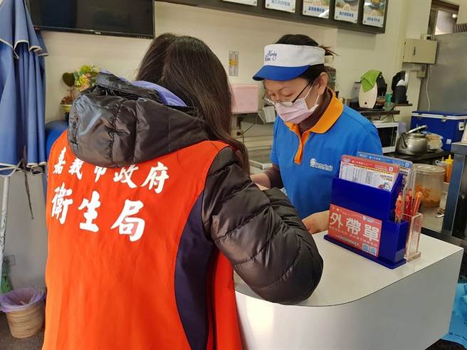 今天元旦是開放萊克多巴胺豬肉進口的第一天，嘉義市衛生局即展開稽查抽驗行動。（嘉義市政府提供∕呂妍庭嘉義傳真）