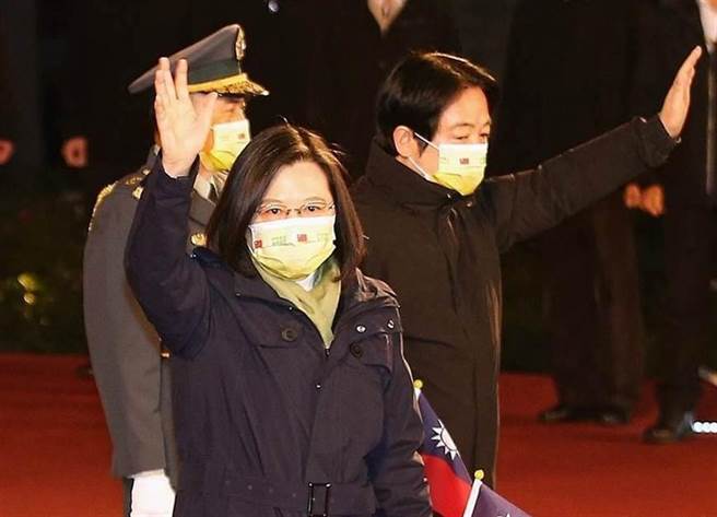 2021年第一天，也是台湾正式开放莱猪进口首日，总统蔡英文在新年谈话中提及会用谦卑的心请国人体谅。在野党多痛批蔡政府违背民意、地方政府不满自订「零」检出被称违宪。台北市长柯文哲则轰蔡是权谋、算计，哪是谦卑？