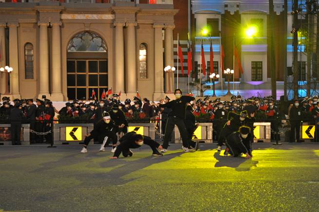 醒吾科大表演第二首舞，全部自创舞蹈与音乐剪辑，吸引全场目光。(醒吾科大提供)