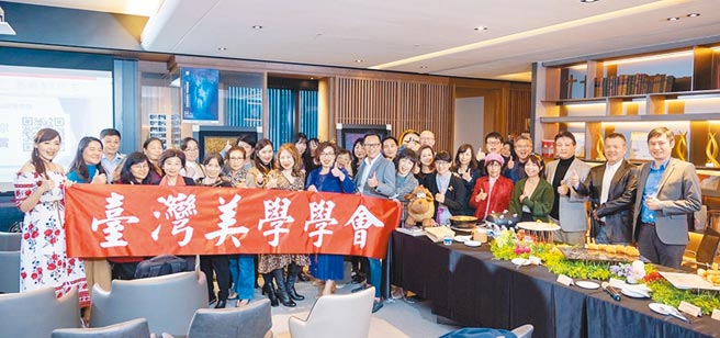 臺湾美学学会快闪艺术美学讲座以专业知识及丰富经验，持续为艺术家与广大收藏族群带来机遇和探索。图／臺湾美学学会提供