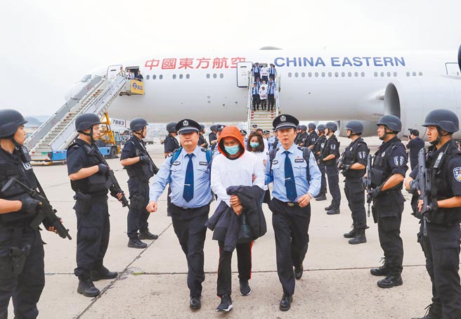 2019年6月7日，大陸從歐洲大規模押回台籍電信詐騙犯罪嫌疑人。（新華社）