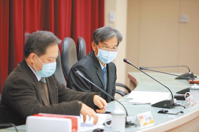 基隆市副市长林永发（右）、新北市副市长吴明机（左）昨参与合作交流会议，双方达成协议成立「捷运沟通平台」。（基隆市政府提供／陈彩玲基隆传真）