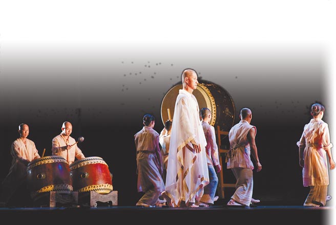 优人神鼓翻修旧作《与你共舞》，让音乐总监黄志群亲自叙说自身生命故事。（优人神鼓提供）