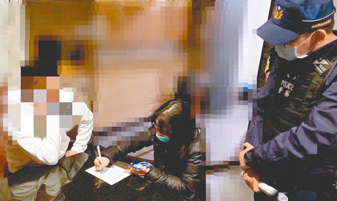 台南市张姓民眾居家检疫第11天，竟将防疫手机丢在家中，偷跑出门到KTV与朋友彻夜欢唱，遭警方逮到。（读者提供／程炳璋台南传真）