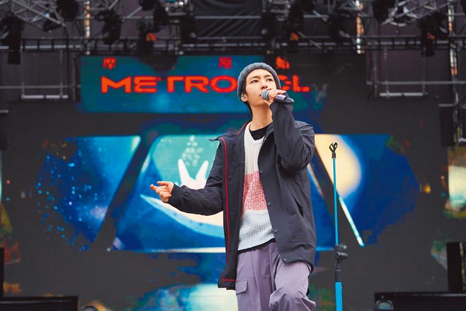 炎亞綸昨在台南跨年飆唱4首新歌。（索尼音樂提供）