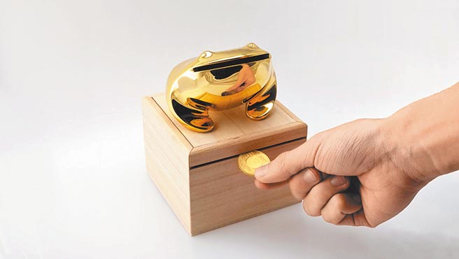 招财揪吉「揪吉万贯」（玫瑰金），原价5980元，特价5323元。（Pinkoi提供）