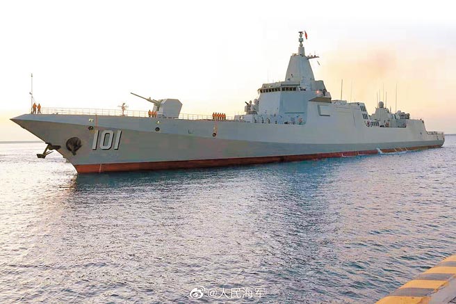 解放军海军2020年初服役的首艘自制055型驱逐舰「南昌舰」。（取自微博＠人民海军）