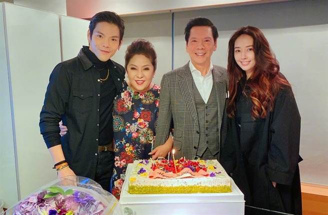 向太對媳婦郭碧婷和孫女疼愛有加。（圖／翻攝自向佐JackyHeung微博）