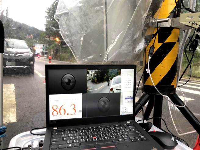 环保局架设移动式声音照相取缔噪音车。（新北市环保局提供／许哲瑗新北传真）