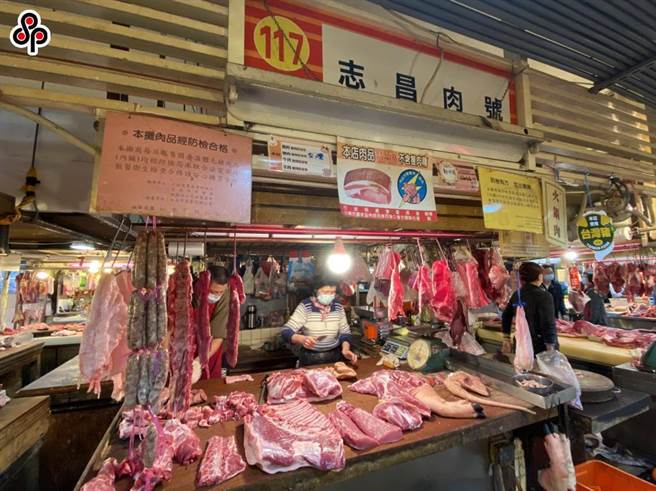 卫福部要求昨天起只要使用猪肉制品，皆应标示原产地。（报系资料照）