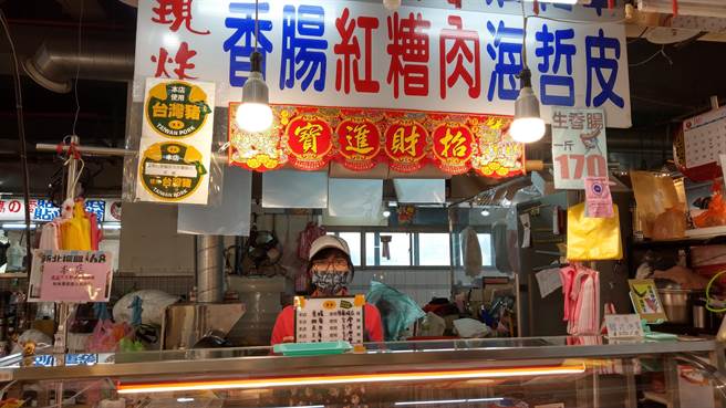 新北市有3828摊猪肉及加工制品摊商，目前已经查核500摊，会在3个月内把3828摊全部查核完毕，让民眾安心选购。（许哲瑗摄）