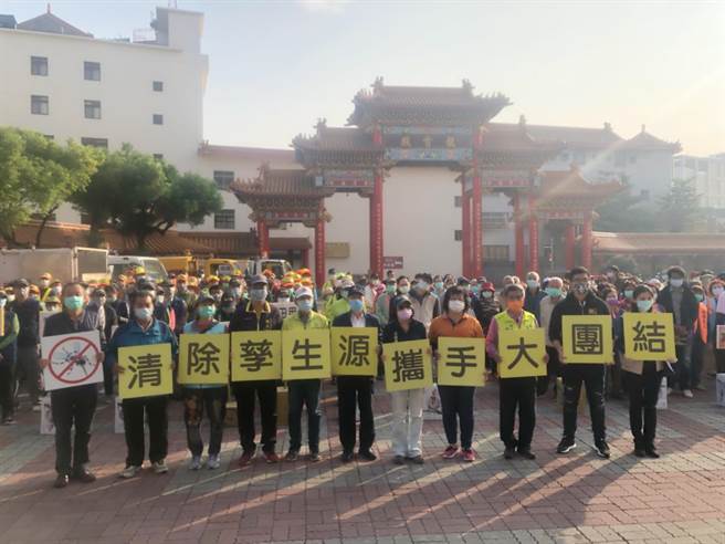 去年高市本土登革热为0，创下20年新纪录。图为登革热防治「社区环境大扫荡」。（高市卫生局提供／柯宗纬高雄传真）