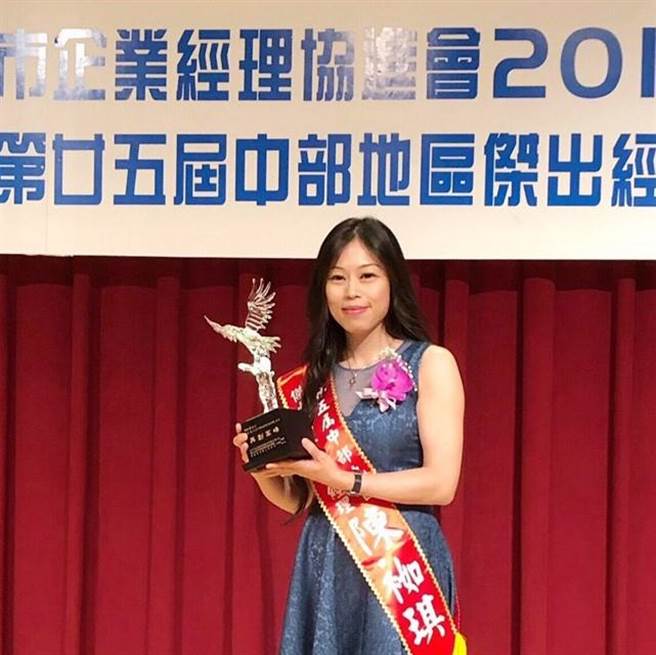 优思资文创设计创办人陈袽琪，不畏疫情衝击，成功推出自有品牌。（台中市府提供／卢金足台中传真）