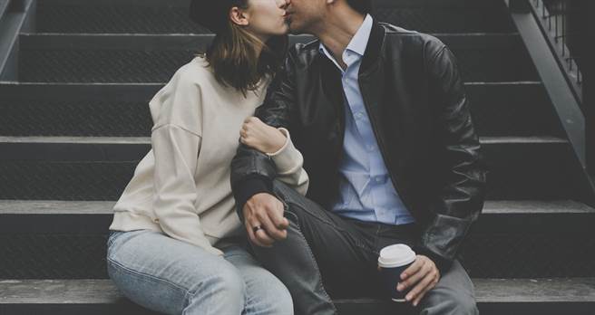 有些女生性格活潑開朗，身旁總是有許多朋友，但在愛情方面，她們卻完全是新手，完全不知道該如何表達感情。(示意圖/達志影像)