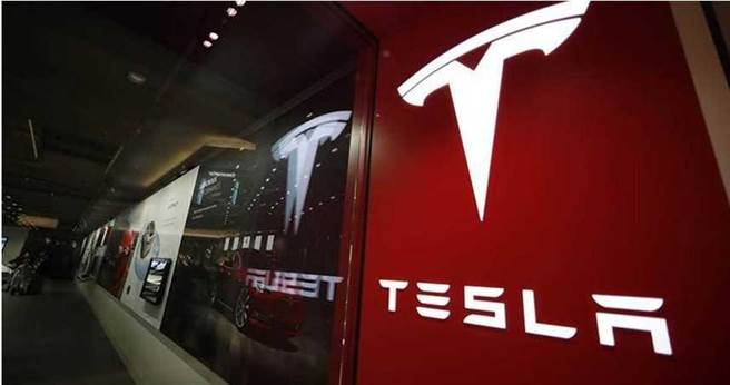 特斯拉再次在大陆市场宣布降价，预计将对小鹏、蔚来、理想等竞争者带来压力。（图／美联社）