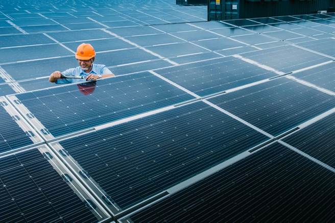 政府設定2020年太陽光電要達6.5GW，但全年結束結算不及6GW，時程得往後延。2021年目標設定則再往上至8.75GW，具有相當挑戰性。(圖：台電提供)